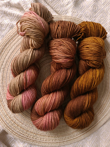 Fine Feather Cowl Kit (Yarn & Pattern)