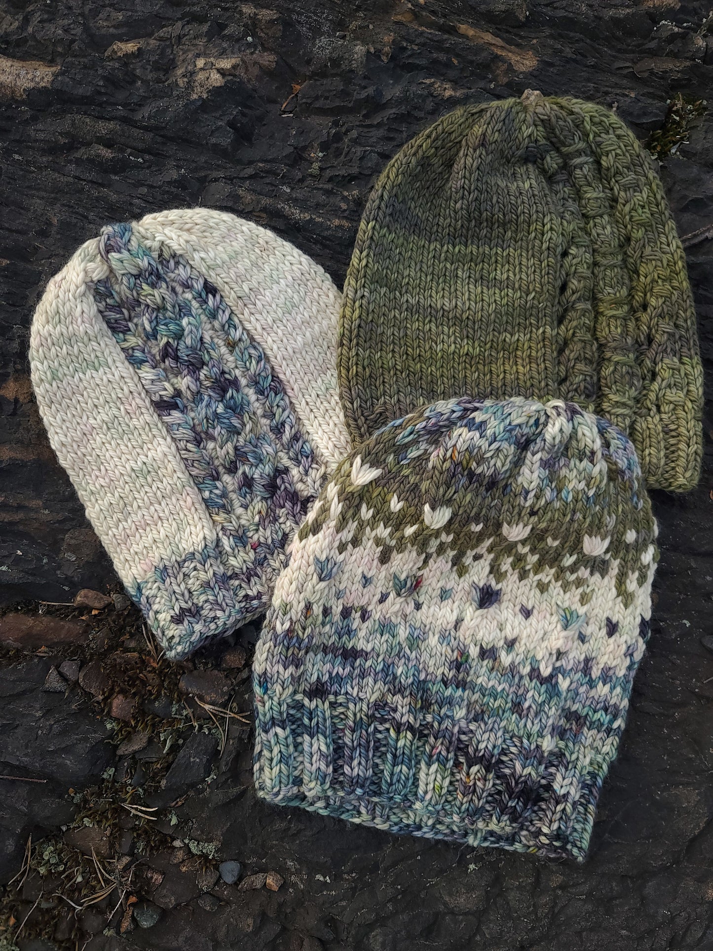 Academia Beanies Kit (Yarn + Patterns)