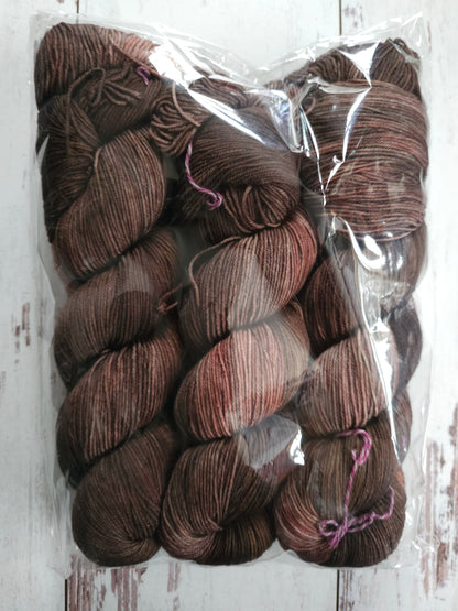 Flakes 115 (Fingering/Sport/DK - Abnormal Bases)