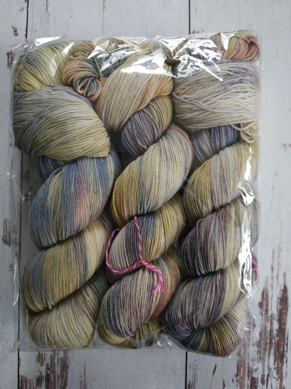 Flakes 115 (Fingering/Sport/DK - Abnormal Bases)